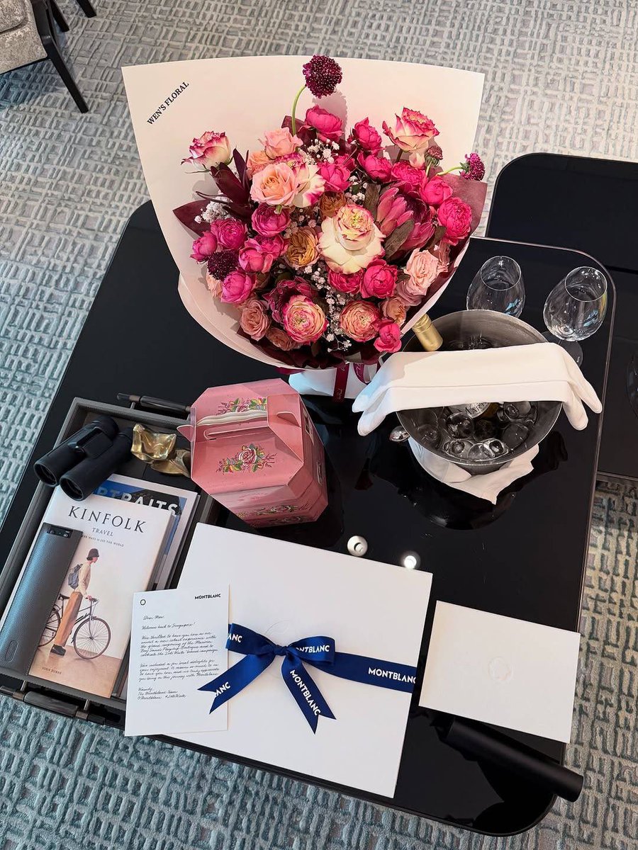 MssTrending's tweet photo. IG: MewSuppasit Update 📸

loving every moment ❤️🌹
@marinabaysands  @montblanc_world 

MEW OPENING MONTBLANCSG

#MontblancAtSGxMew 
#Montblanc 
#LetsWrite
#MewSuppasit #มิวศุภศิษฏ์ 
@MSuppasit https://t.co/4ePM3QlwcG