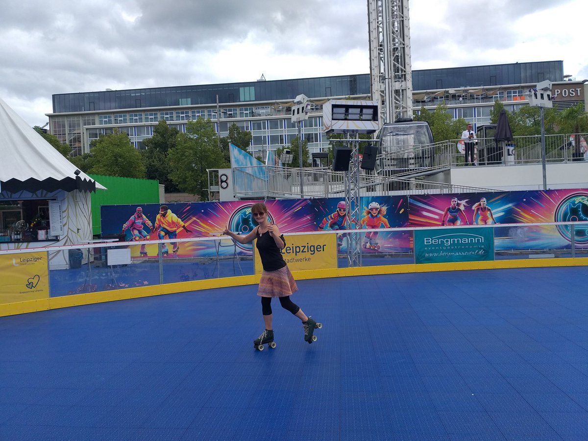 VIP_Britta's tweet photo. ❤🛼❤ Rollschuhspaß in LE ❤🛼❤     #rollonleipzig  ��✌ https://t.co/igUwXr1NwK
