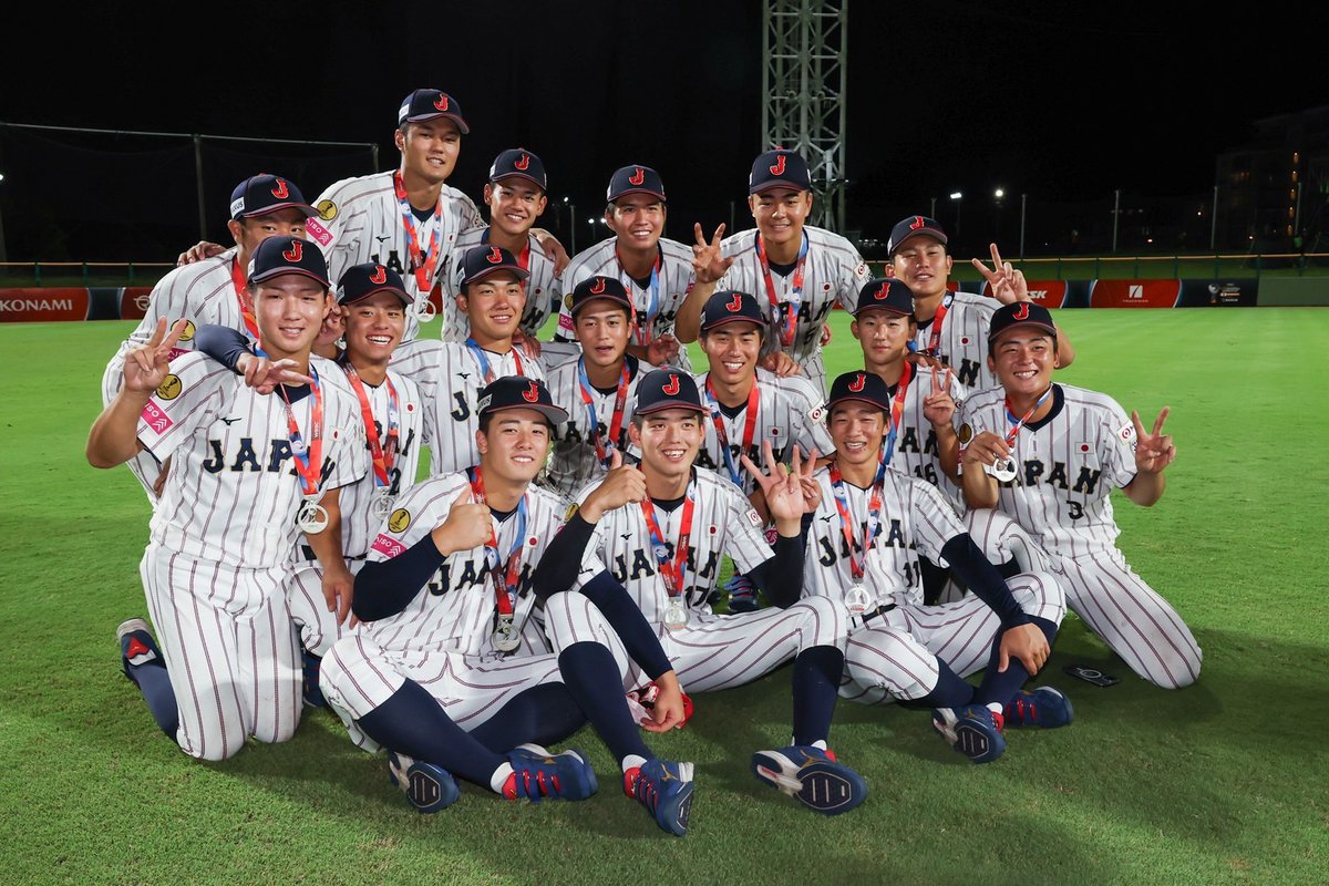 Fullcountc2's tweet photo. 【 #侍U18日本代表 🇯🇵 】

最後は大好きな仲間たちと📸

唯一の2年生、#末吉良丞 投手（沖縄尚学）を先輩たちが胴上げ🙌

Photo by Yuki Kajiya

#侍ジャパン https://t.co/r455P07dsL