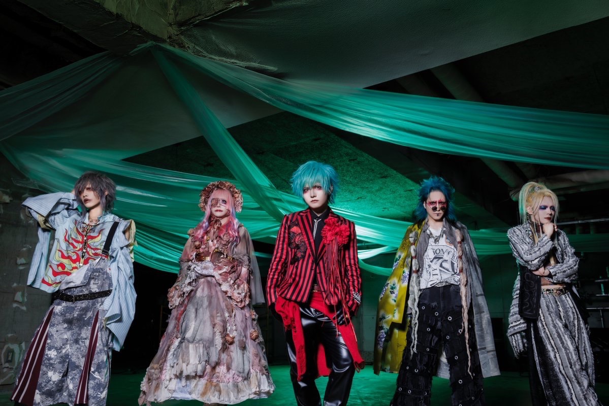 gatochou's tweet image. ||◤　　　　　　　　　　 ◥||
　新アーティスト写真公開
||◣　　　　　　　　　　 ◢||
#蛾と蝶 ＃gatochou  #新アー写