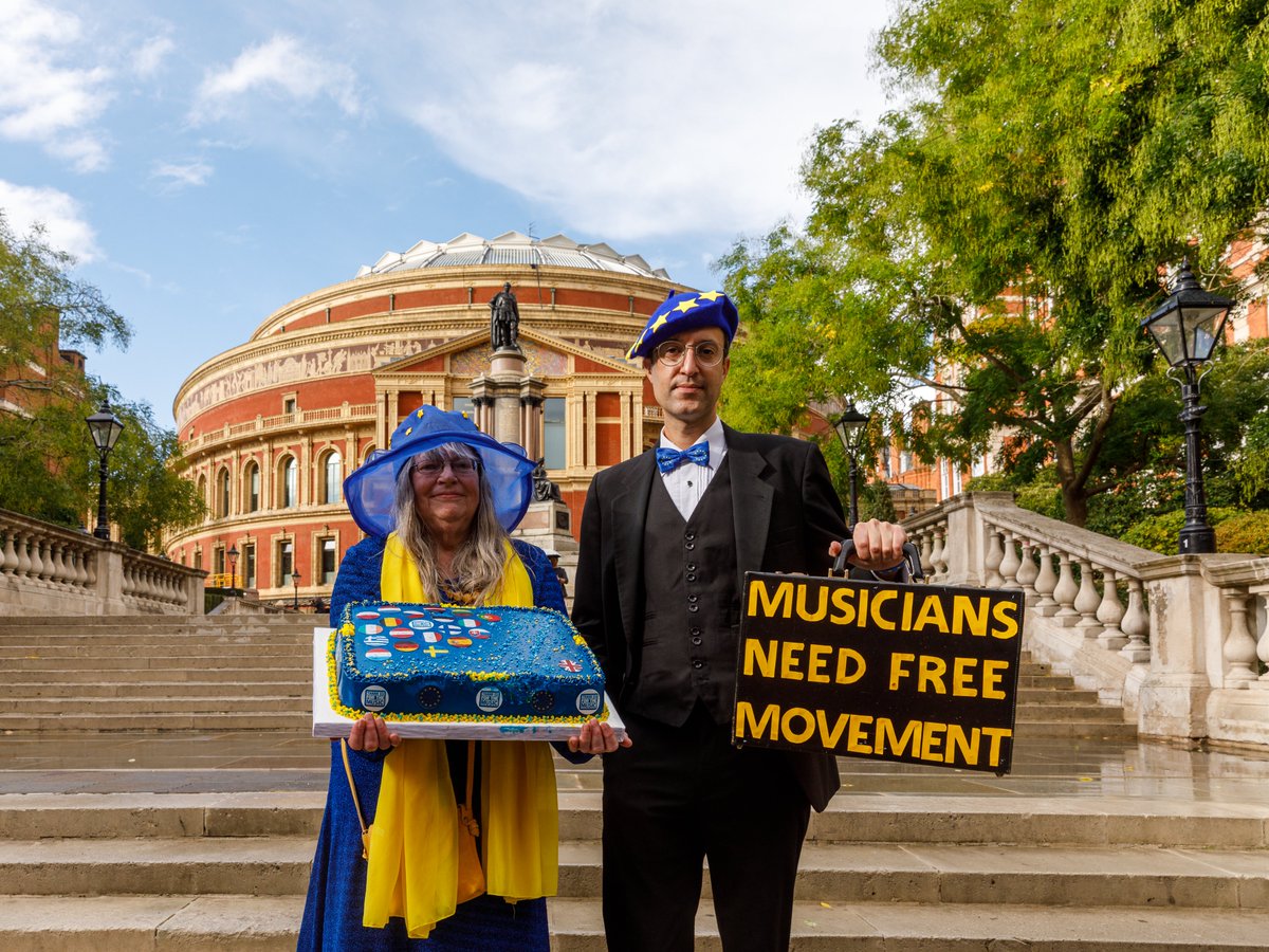WendyNowak's tweet photo. @parthaskar We were using a flag to unite people yesterday at the Royal Albert Hall. #lastnightattheproms #RejoinEU https://t.co/bpDOVf1CcL
