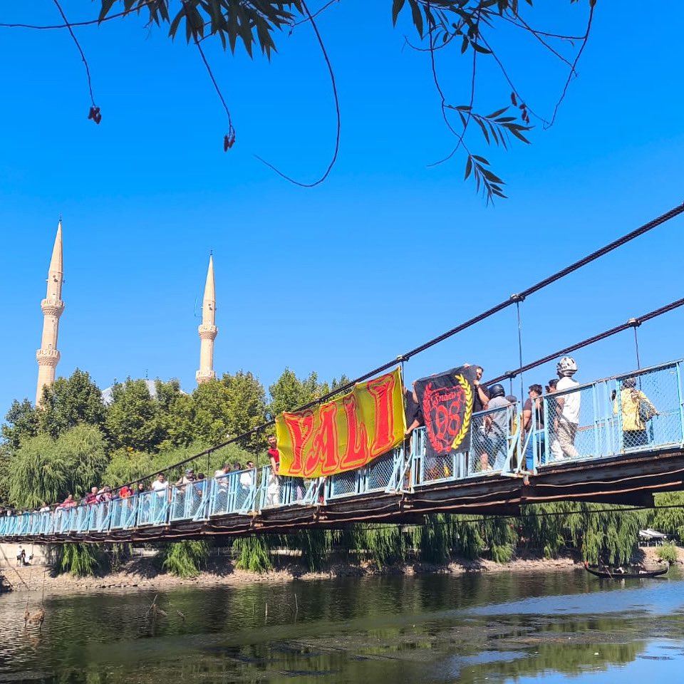 Büyülenmiş gibi düştük peşine! Kayseri yollarındayız.

#Yalı