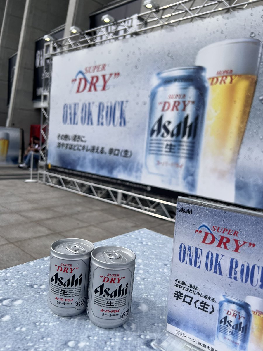 とりあえずワンオクのライブ初めて行ったけどめっちゃかっこよかった！
骨折してすごい悔しい気持ち伝わってきて、それでも必死に音楽届けてくれる姿に元気もらって
Takaのまた明日から戦場に戻るファンに向けて頑張ってくださいって疲れたらもどっておいで、俺たちがいる的なこと言ってて泣けた😭
