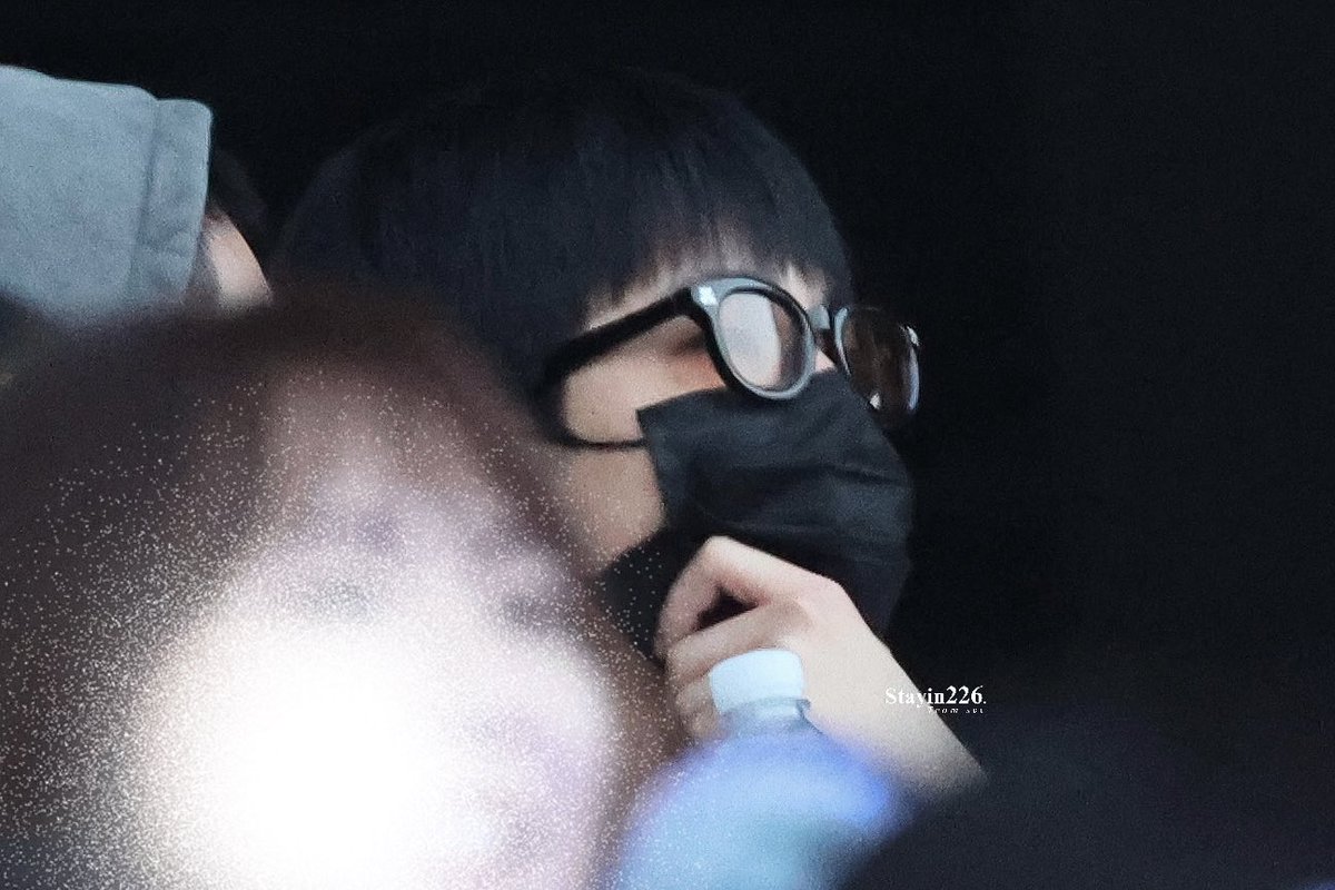 stayin226's tweet image. 250914 뉴_ 인천🐈‍⬛

안경을 계속 바꿔요ㅋㅋㅋ

#WONWOO #원우 #전원우 #ウォヌ