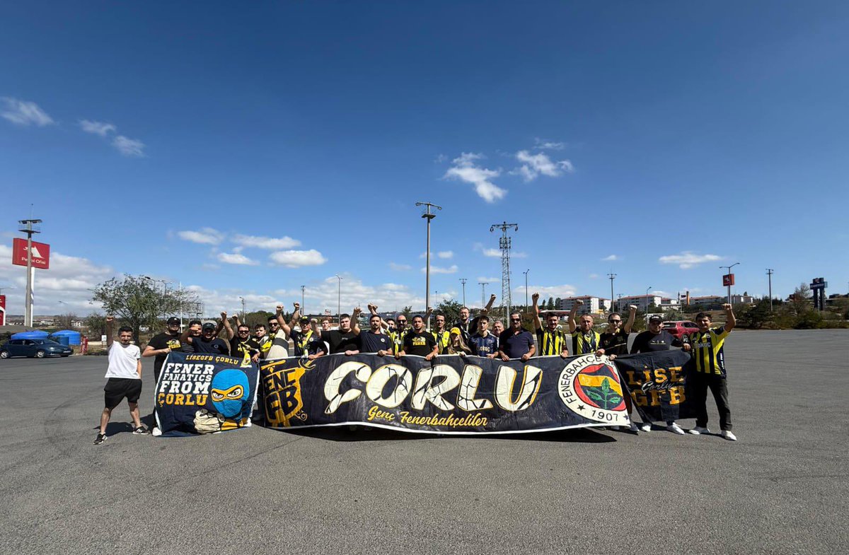 ÇORLU GFB KADIKÖY YOLUNDA!

Temsilciliklerimizden Çorlu GFB Fenerbahçemizi trabzonspor karşısında yalnız bırakmamak üzere Kadıköy yolunda.

#TemsilcilikGFB