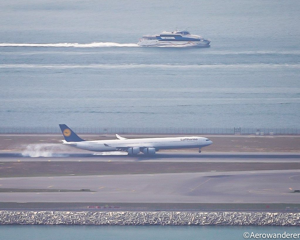 LUFTHANSA🇩🇪A340-600

The last of its kind. A lovely looking bird. Damn man, she’s super long. Lufthansa A340-600 landing at Hong Kong Airport arriving from Frankfurt as LH796.

Probably in less than a year these should be retired by the airline. At present, one of the last few