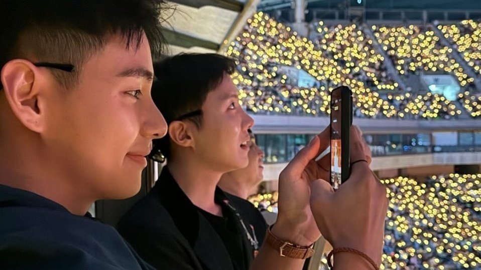 vhope love bot tweet media