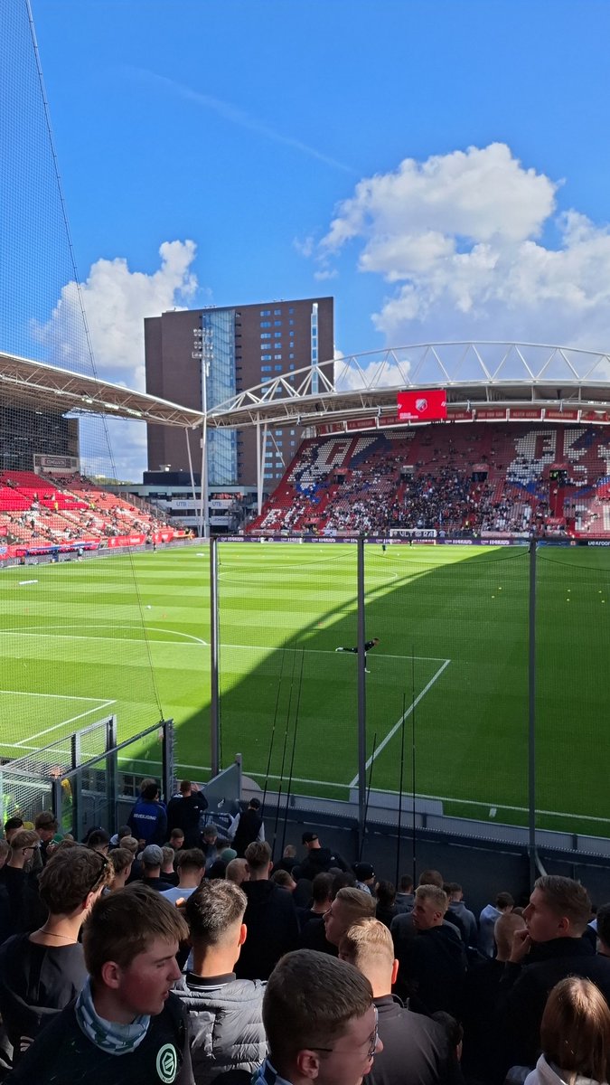 Mooie ontvangst met koffie, thee en koek bij aankomst in Utrecht voor alle 840 FCG-supporters. Dank voor de gastvrijheid <a href="/fcutrecht/">FC Utrecht</a> <a href="/SVFCUtrecht/">SV FC Utrecht</a>!

Nu de punten nog..! ⚪️🟢⚪️

#fcgroningen #utrgro