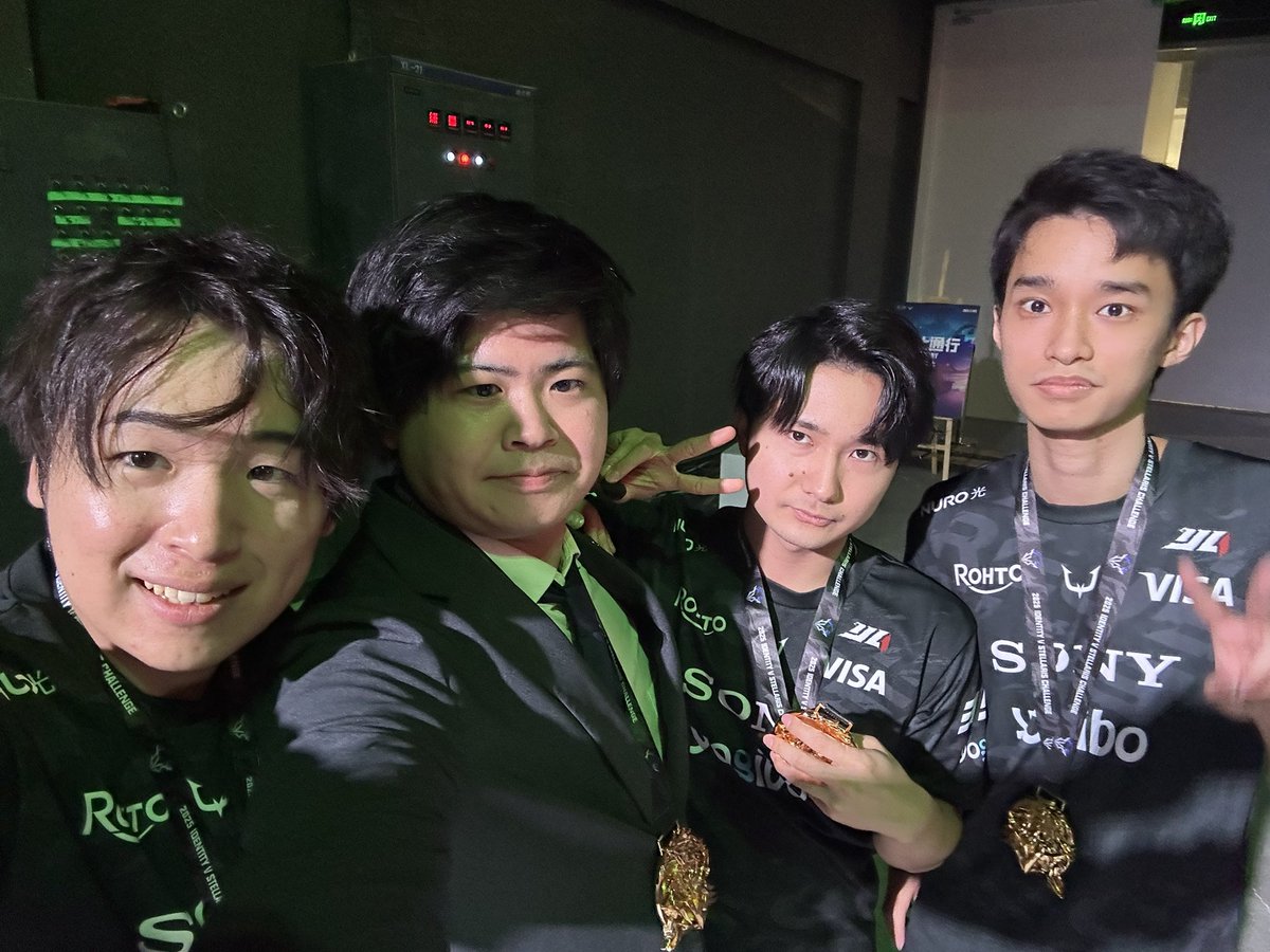 kona_0603's tweet photo. LM組最高！！！！！！！
長年ありがと😘😘😘😘
#IDVIVS2025 https://t.co/afNmpcffeB