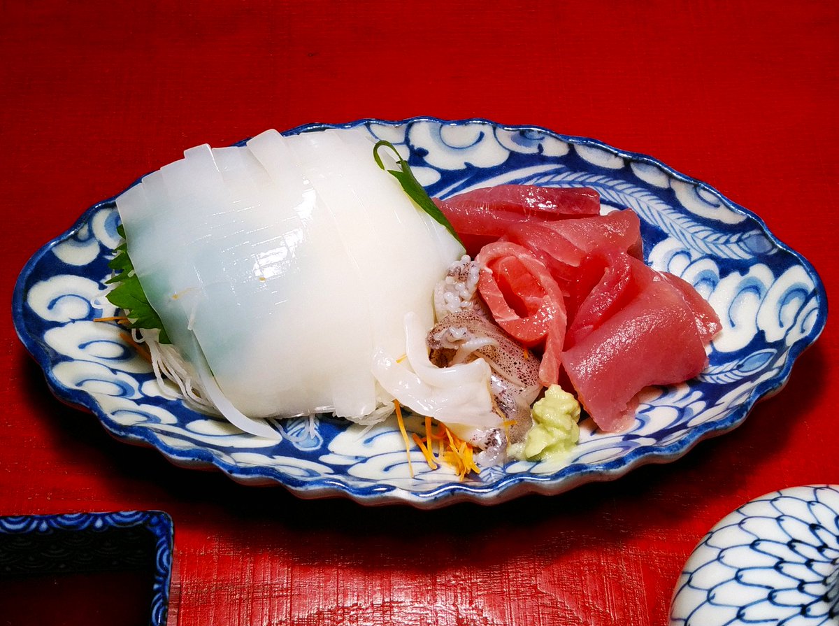 明日は " 敬老の日 " の祝日、イカとマグロの紅白で一足先んじた祝意の肴です。