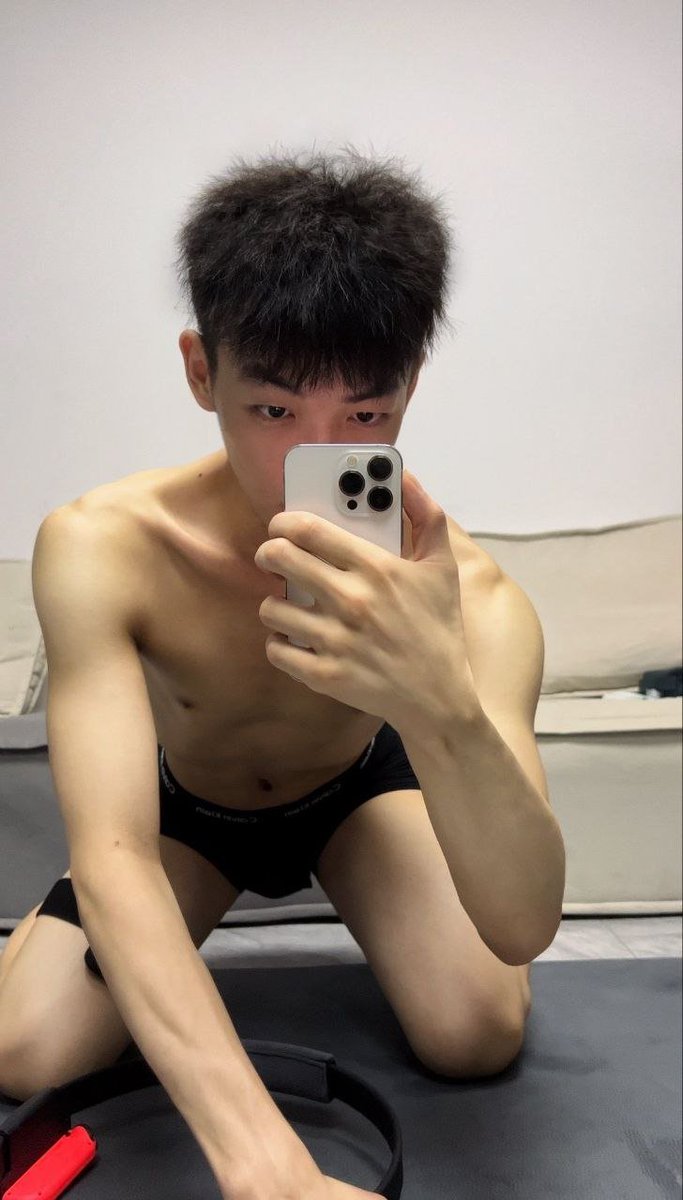 在家健身，有没有来陪我的健身的，健完身晚上好好奖励你，好久没做1了，附近有0嘛，刷到我的0可以来找我试试😋😋