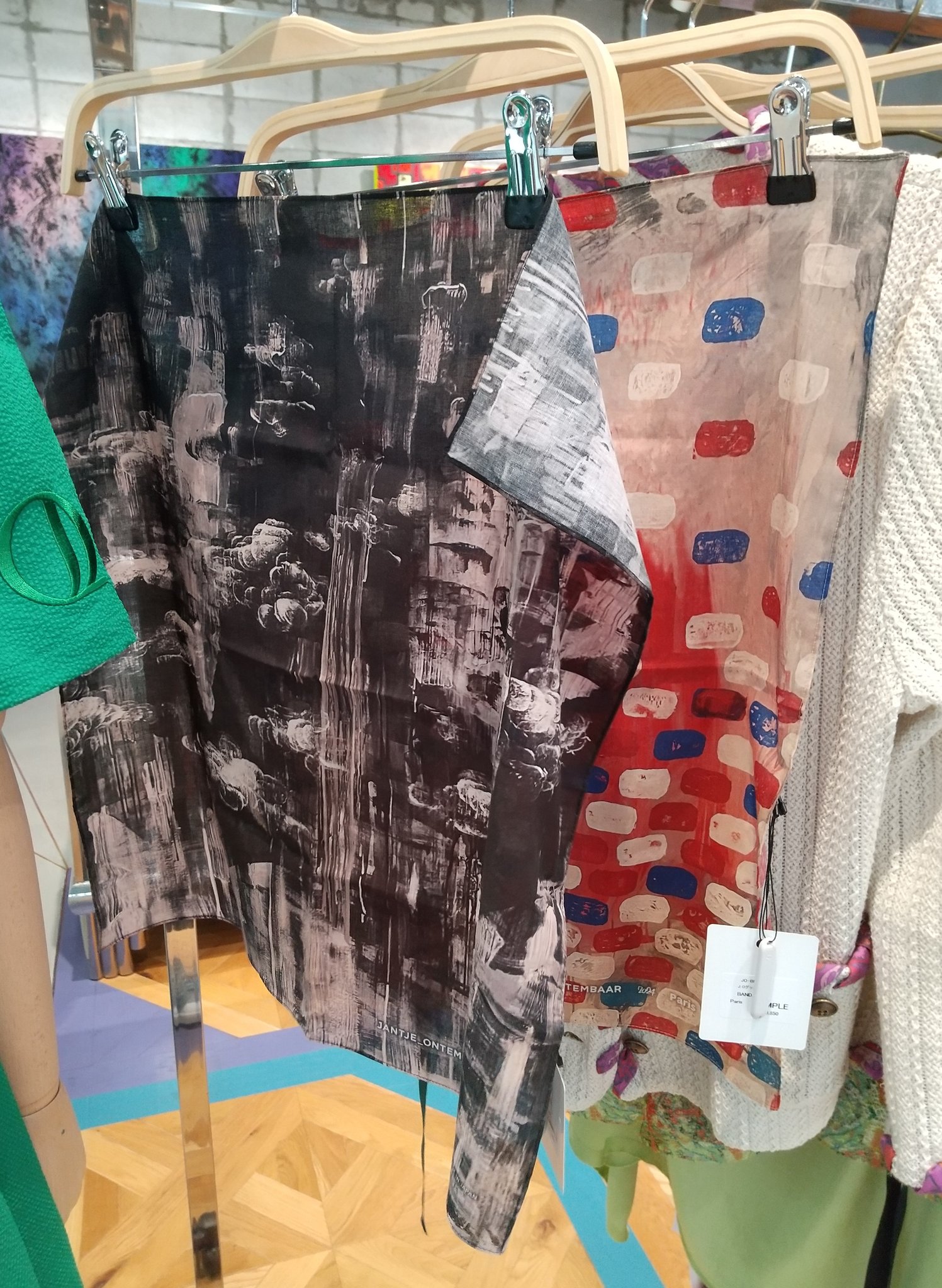 ヤンチェオンテンバール JANTJE_ONTEMBAAR バンダナ 2022 国内1月4日