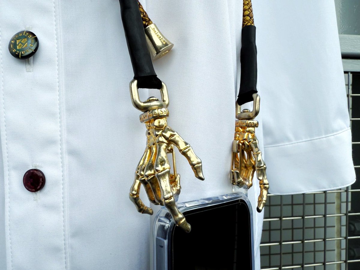 【クリスマス限定特価】惹きずり込まれる運命のスマホストラップblack×gold クリスマス限定特価】惹きずり込まれる運命のスマホストラップ