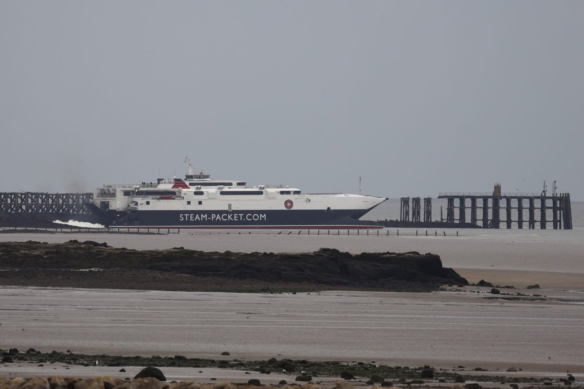 IOMHUK's tweet photo. Manannan departing from Heysham bound for Douglas 
14th September 2025 

Photo: Ian Lane Photography

#heysham #douglas #morecambebay #irishsea #Roroshipping #shipspotting #shipphotography #isleofmanlife https://t.co/18pVt4BgL3