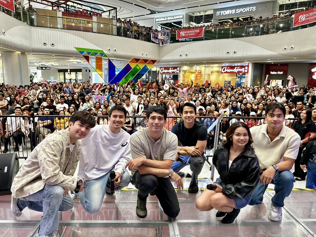 JRBcreativeprod's tweet photo. Maraming salamat, Robinsons Pagadian, sa napakainit na pagtanggap sa cast ng #SinsOfTheFather! 🙌🏻💙

#ABSCBNEVENTS #ABSCBN #JRBCreativeProduction https://t.co/NENNJmH2b0