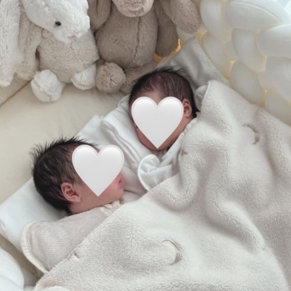 kafkakendranata's tweet photo. Welcome to the world, boys. 
Daddy’s only wish is that you blossom in good health and always carry love in your hearts for our pretty sunshine. https://t.co/uvedNTJaQY