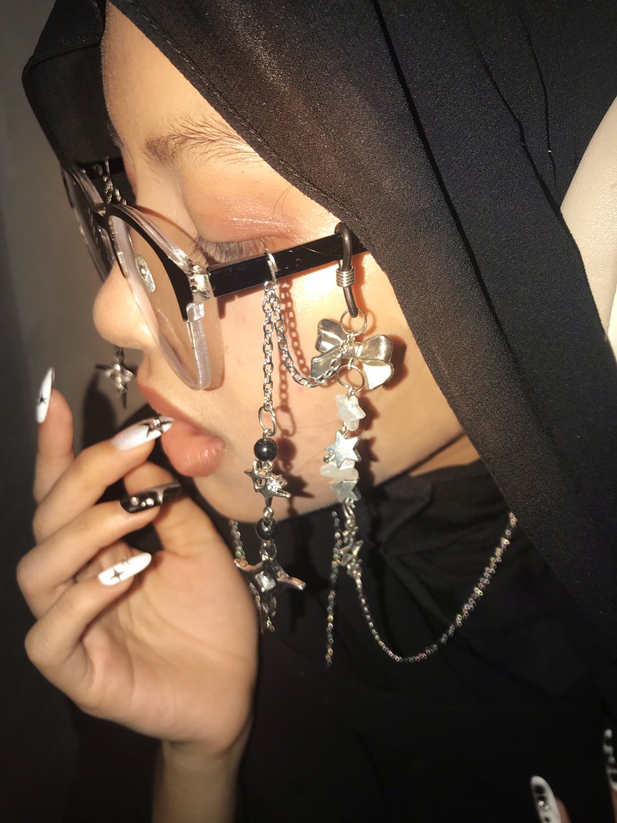 An ✨✨| jewelry comm open! tweet media