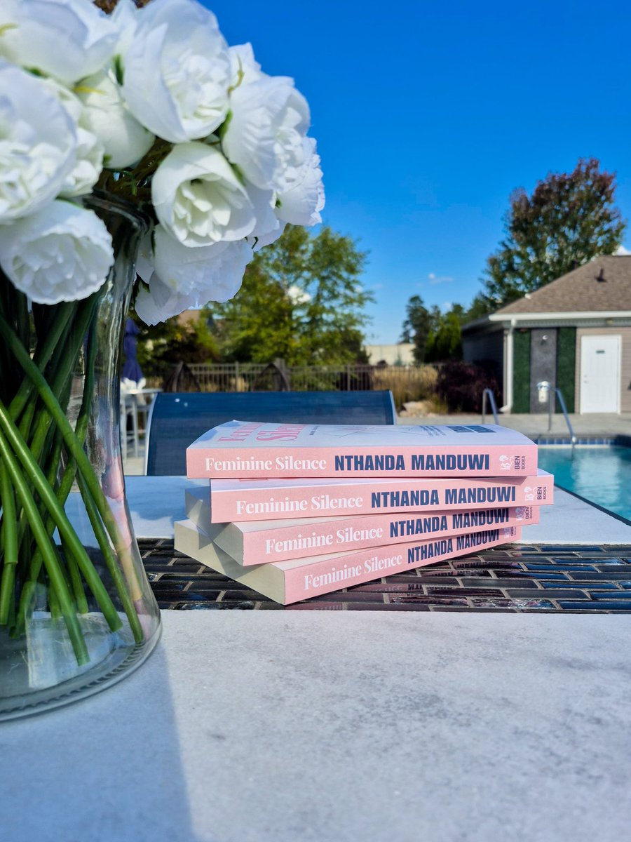 slicemagazine's tweet image. Nthanda Manduwi has launched her second book, titled '𝙁𝙚𝙢𝙞𝙣𝙞𝙣𝙚 𝙎𝙞𝙡𝙚𝙣𝙘𝙚' at the Michigan State University. The launch event was hosting at her home in Lansing, and in community with her were fellow students from @MichiganStateU