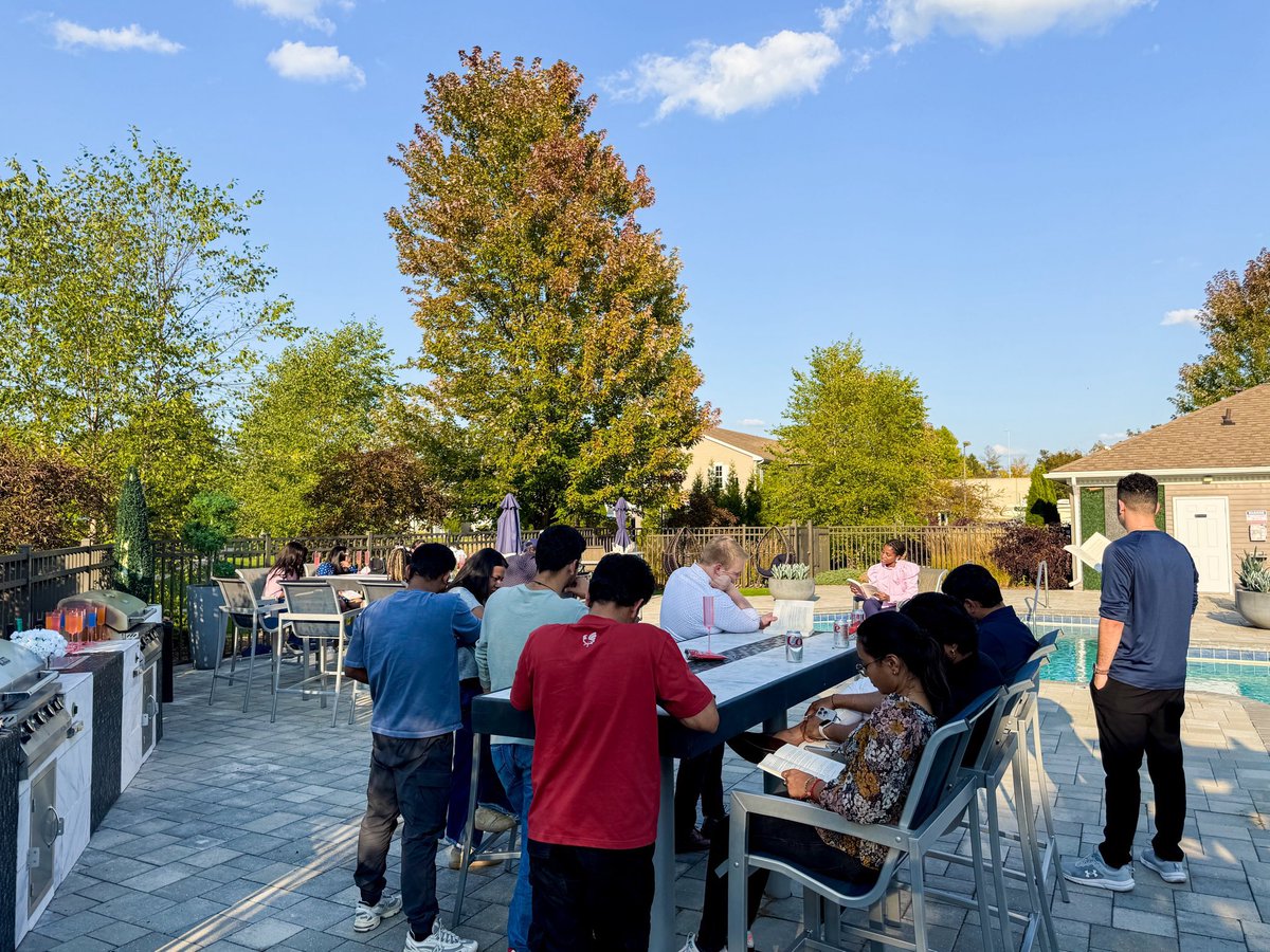 slicemagazine's tweet image. Nthanda Manduwi has launched her second book, titled '𝙁𝙚𝙢𝙞𝙣𝙞𝙣𝙚 𝙎𝙞𝙡𝙚𝙣𝙘𝙚' at the Michigan State University. The launch event was hosting at her home in Lansing, and in community with her were fellow students from @MichiganStateU