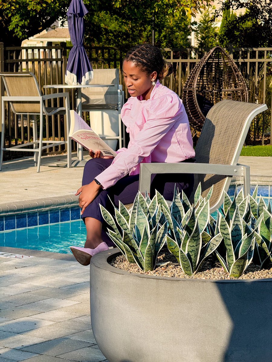 slicemagazine's tweet image. Nthanda Manduwi has launched her second book, titled '𝙁𝙚𝙢𝙞𝙣𝙞𝙣𝙚 𝙎𝙞𝙡𝙚𝙣𝙘𝙚' at the Michigan State University. The launch event was hosting at her home in Lansing, and in community with her were fellow students from @MichiganStateU