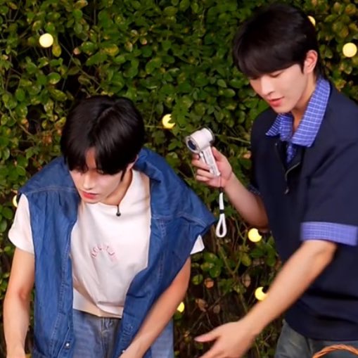 chiikawaiil's tweet image. they always care about each other aww