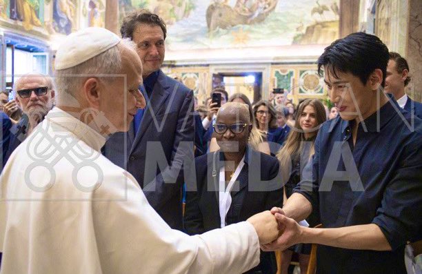 kpopchronicles2's tweet photo. #GOT7’s #BamBam met Pope Leo XIV in Vatican City while participating in the "Grace for the World" event https://t.co/854v0W30f5