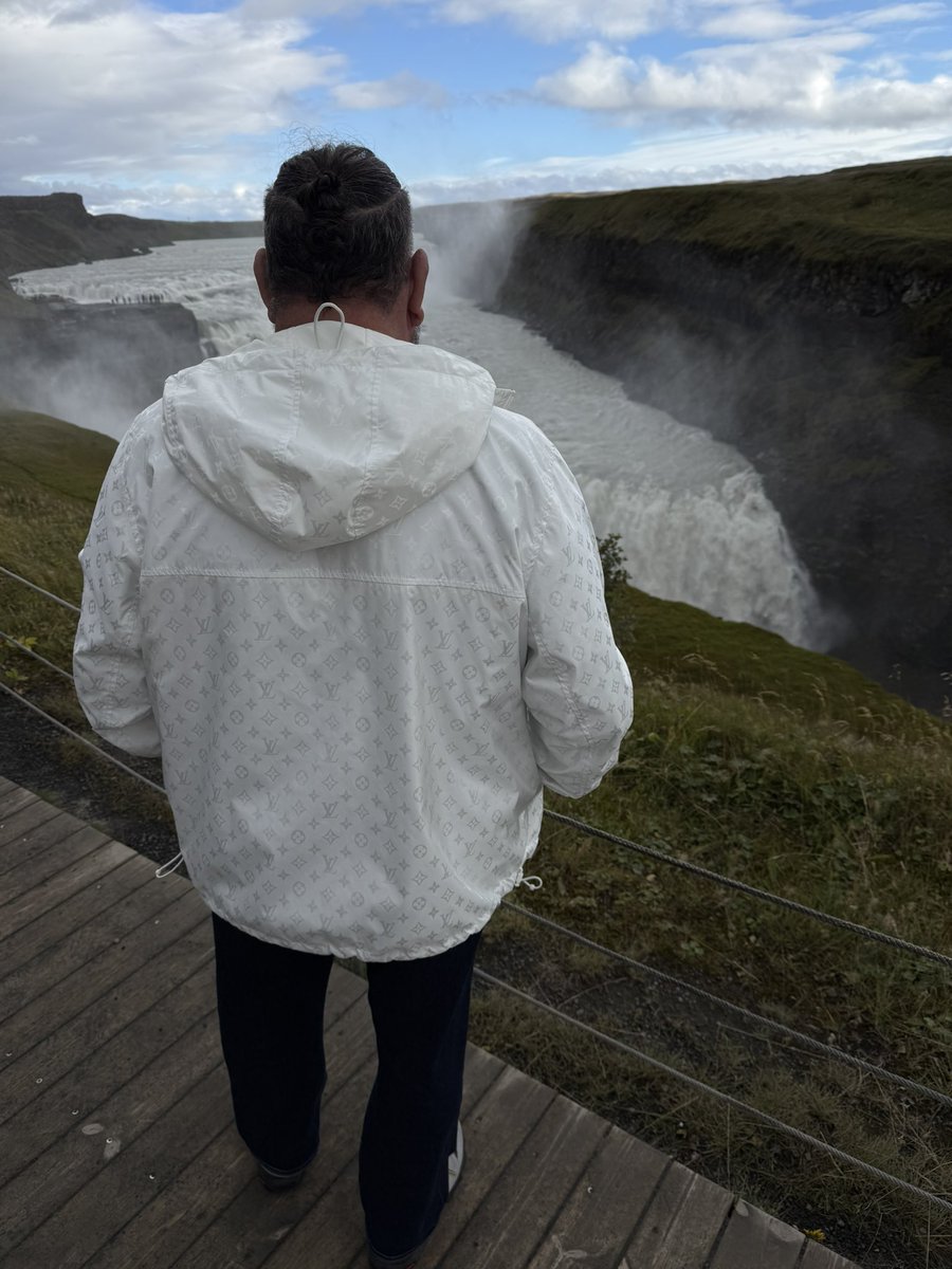 LVXLDrip's tweet image. It’s cold and everyone else is wearing gore tex but I got my Drip 

#Iceland #GullfossWaterfall

#LuxXLDrip #LVXLDrip @LuxXLDrip @LVXLDrip
