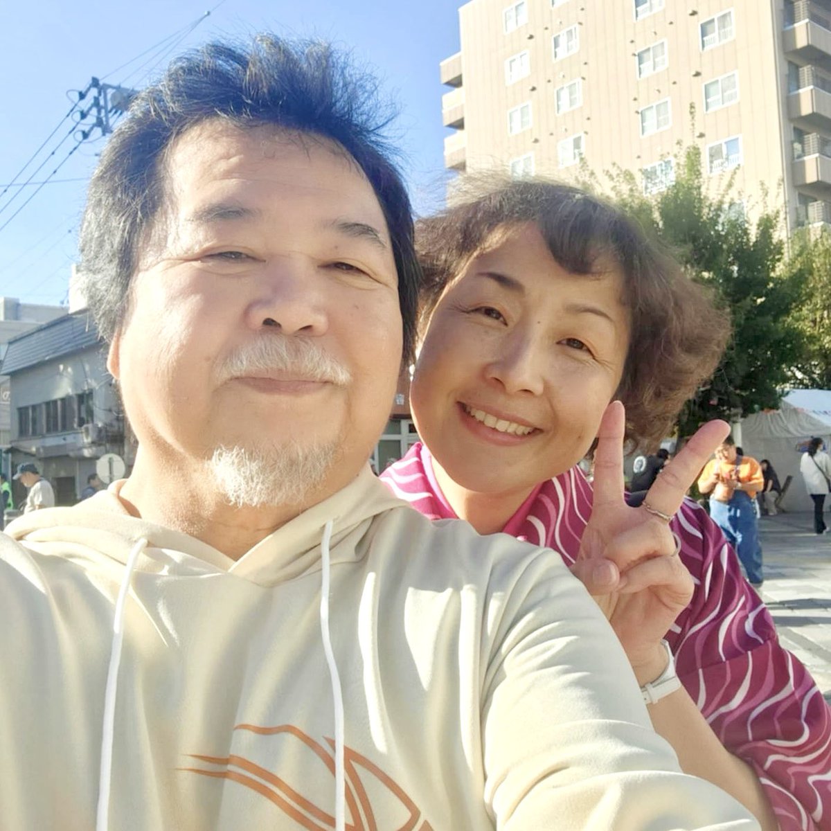 ☆ステラ☆の食べマルシェ、無事に終了しました。
たくさんの方々にお聴きいただき感謝いっぱいです。
あっという間の20分間。
もっともっとこの幸せな時間を味わいたかったな。
「これが最後かもしれない」という思いを胸に、これからも魂込めて歌っていきたいです。
今日はありがとうございました❣️