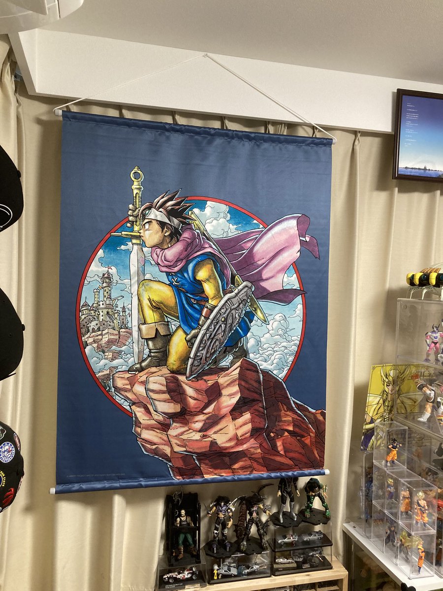 今日ロフトで買ったドラクエのタペストリーがデカい #ドラクエ