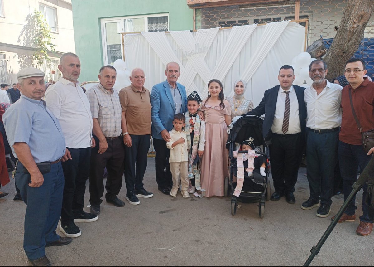 Değerli Kardeşlerimiz Sn Halet BULUM un Kardeşi Ahmet BULUM un Evlatlarının Sünnet Cemiyetine Katıldık. Hayırlı Uğurlu Olsun.