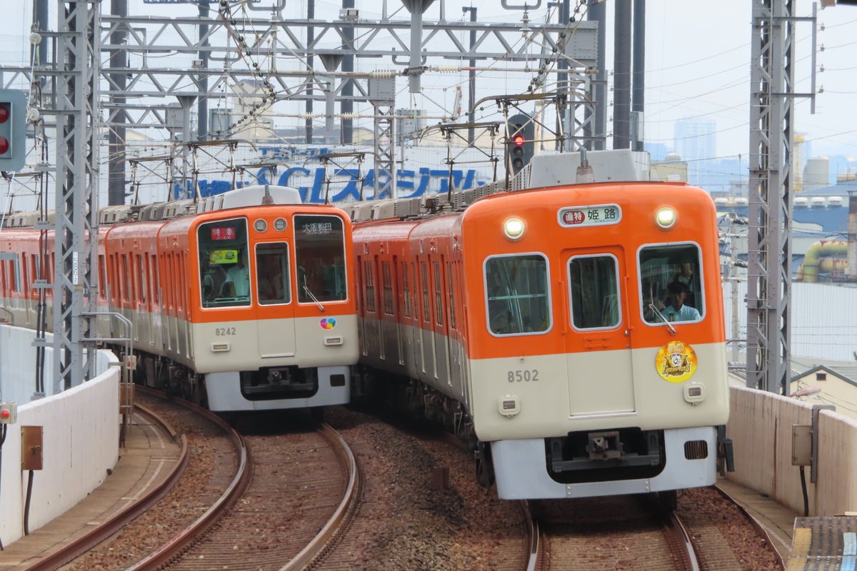 阪神電車8523-8502編成。 優勝ラッピング編成が姫路に行っている間に