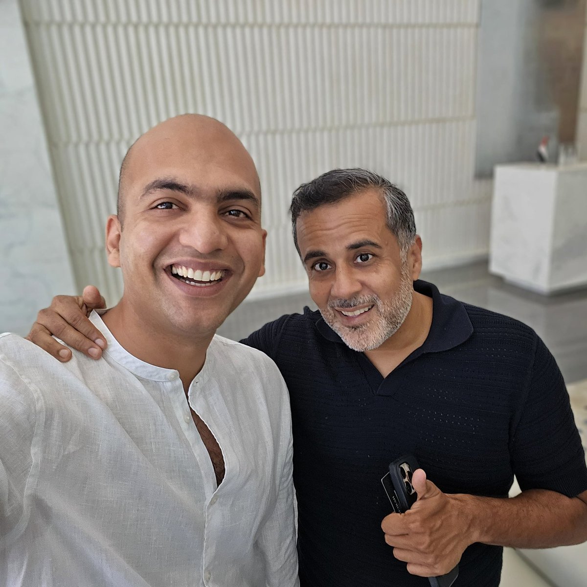 manukumarjain's tweet image. Great fun catching up with #ChetanBhagat  - author, and one of India’s most amazing storytellers. 📚✨

Chetan is my senior from #IIT &amp;amp; #IIM. It&apos;s truly incredible is how he carved an unconventional path, different from the usual IIT-IIM journey. While many of us chased the usual…