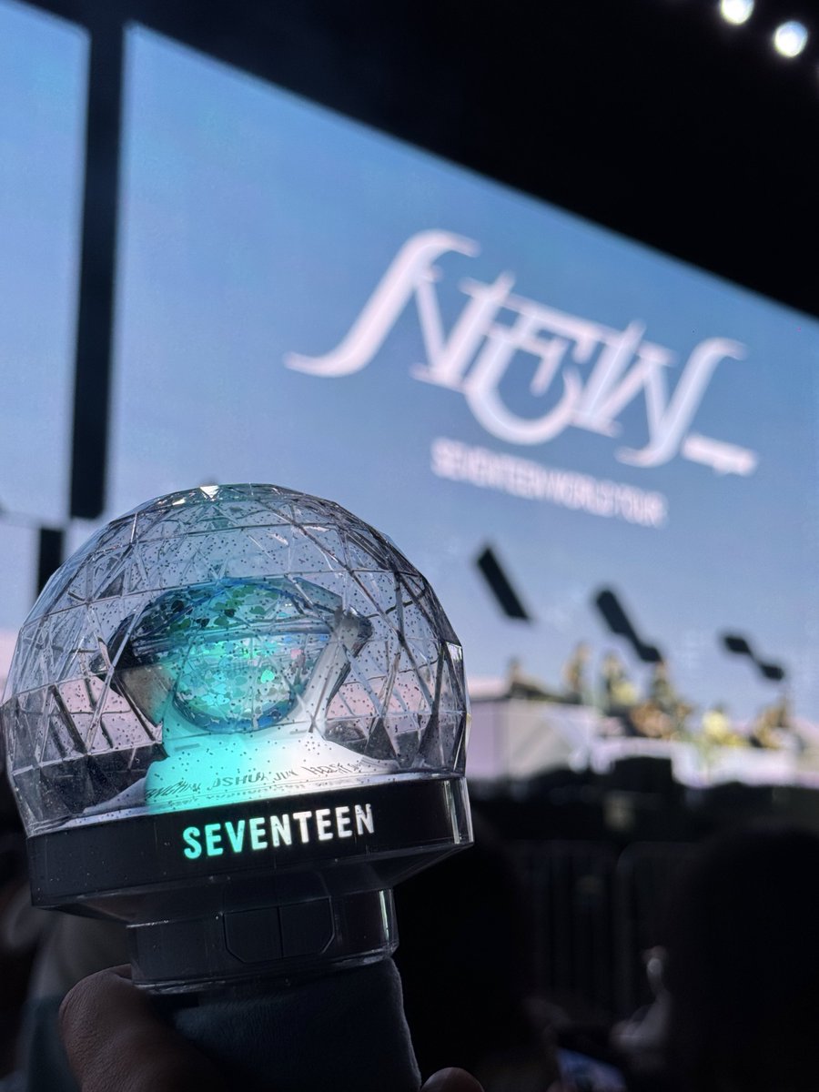 ir9yu's tweet photo. Might only 9 on stage but all 13 gathered in this space. My home 13 forever. 💎🩷🩵 https://t.co/lXnMl3fXSF