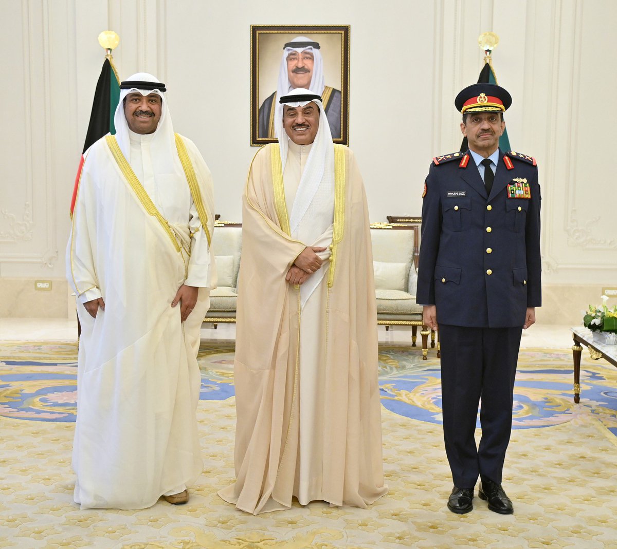 سمو ولي العهد الشيخ صباح خالد الحمد الصباح يستقبل وزير الدفاع الشيخ عبدالله علي عبدالله السالم الصباح حيث قدم لسموه رئيس الأركان العامة للجيش الفريق ركن خالد درج سعد الشريعان وذلك بمناسبة تعيينه بمنصبه الجديد

kuna.net.kw/ArticleDetails…
 
#كونا #الكويت