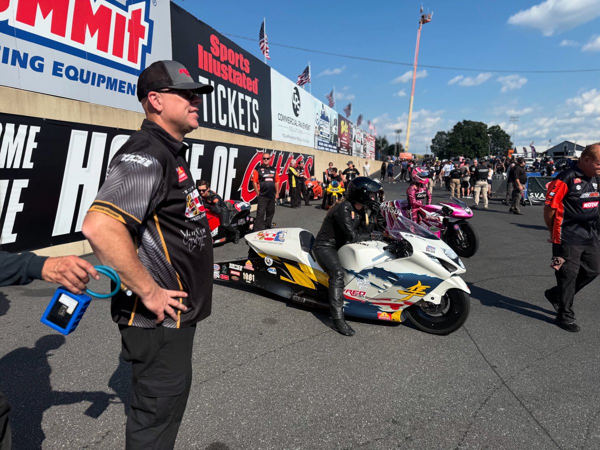 kclontzracing's tweet photo. Fast, focused, fearless. 💨 #ReadingNats

#SteamfittersUALocal602 • @SuzukiCycles • @vanceandhines • @MissionFoodsUS •  @Dragbikecom • @VansonLeathers_ • #Marcorconstruction • #RedElectricalDesign • @NHRA https://t.co/H8I3Ords1b