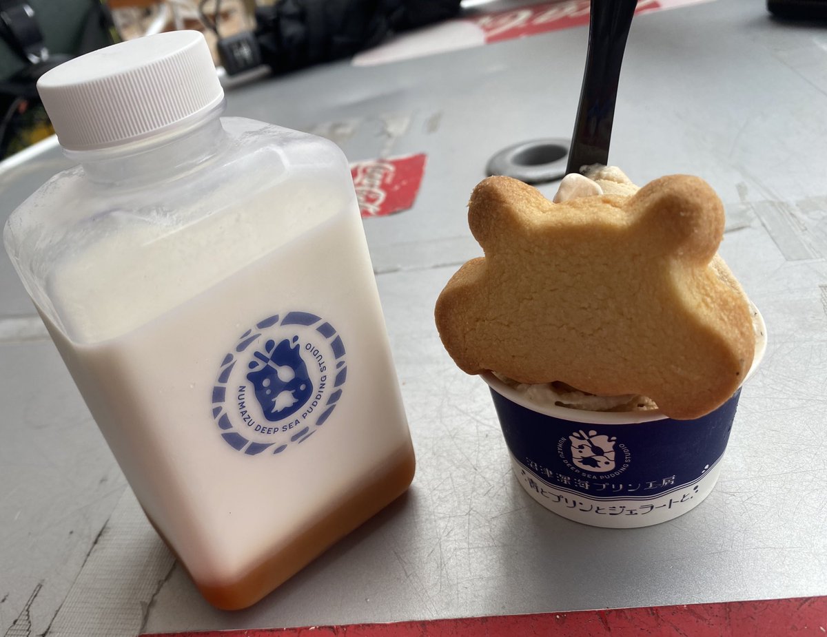 motorcycle_24's tweet image. #W乗り甘味部
・メンダコクッキーをトッピングしたジェラート🍧
・何やら騒がしいソフトクリーム🤣