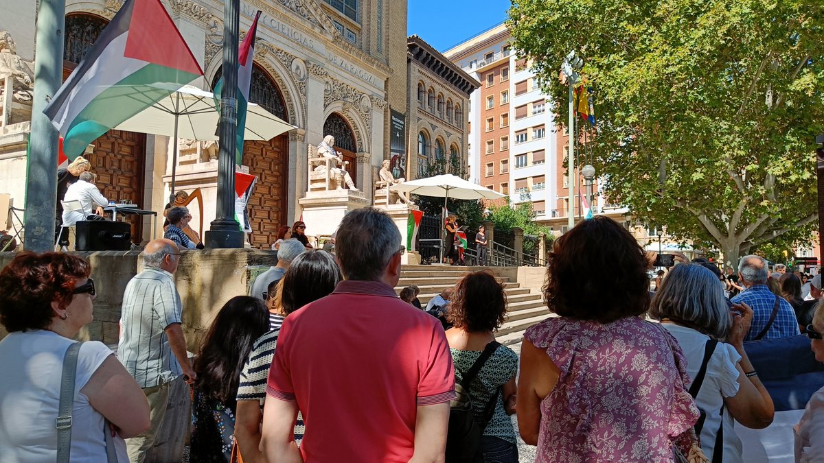 unodeldiezE's tweet image. 🇵🇸💔 En este inicio de curso "pasamos lista", leemos y escuchamos los nombres de los más de 20.000 niñas y niños asesinados en Gaza, ausentes de su escuela. Sobrecogedor.

#PalestinaLibre #FreePalestine #YoSoyPalestina #Zaragoza #Aragón