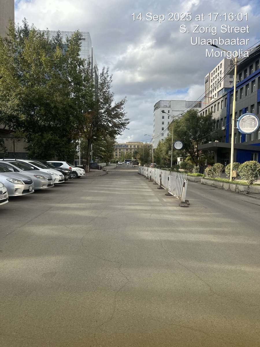 Teevriintsagdaa's tweet image. Нийслэл хотын автозамуудын зорчих хэсгийн нэгдүгээр эгнээнд түр ба удаан зогсох дүрмийн хэрэгжилтийг хангуулах зорилгоор 663 тээврийн хэрэгслийг шалгаж, 214 жолоочид арга хэмжээ авч, 8 тээврийн хэрэгслийг ачиж шилжүүлэн, зорчих хэсгийг чөлөөлсөн. /2025.09.14/