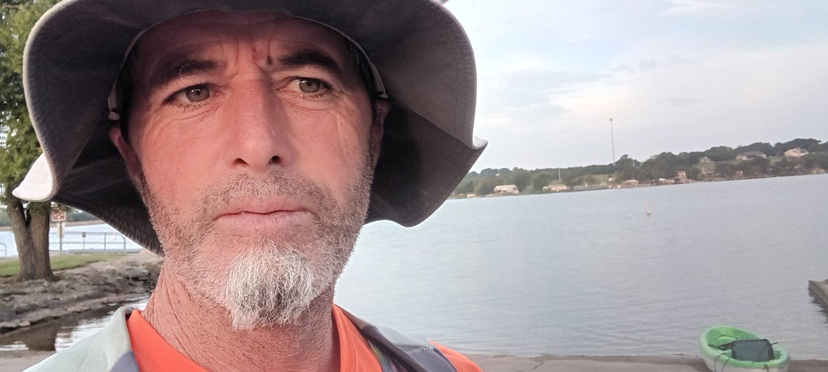 Heading out on the lake with my kayak, beer and radio, just in time for Breakfast with Beatles 
<a href="/93XRT/">WXRT Chicago</a>