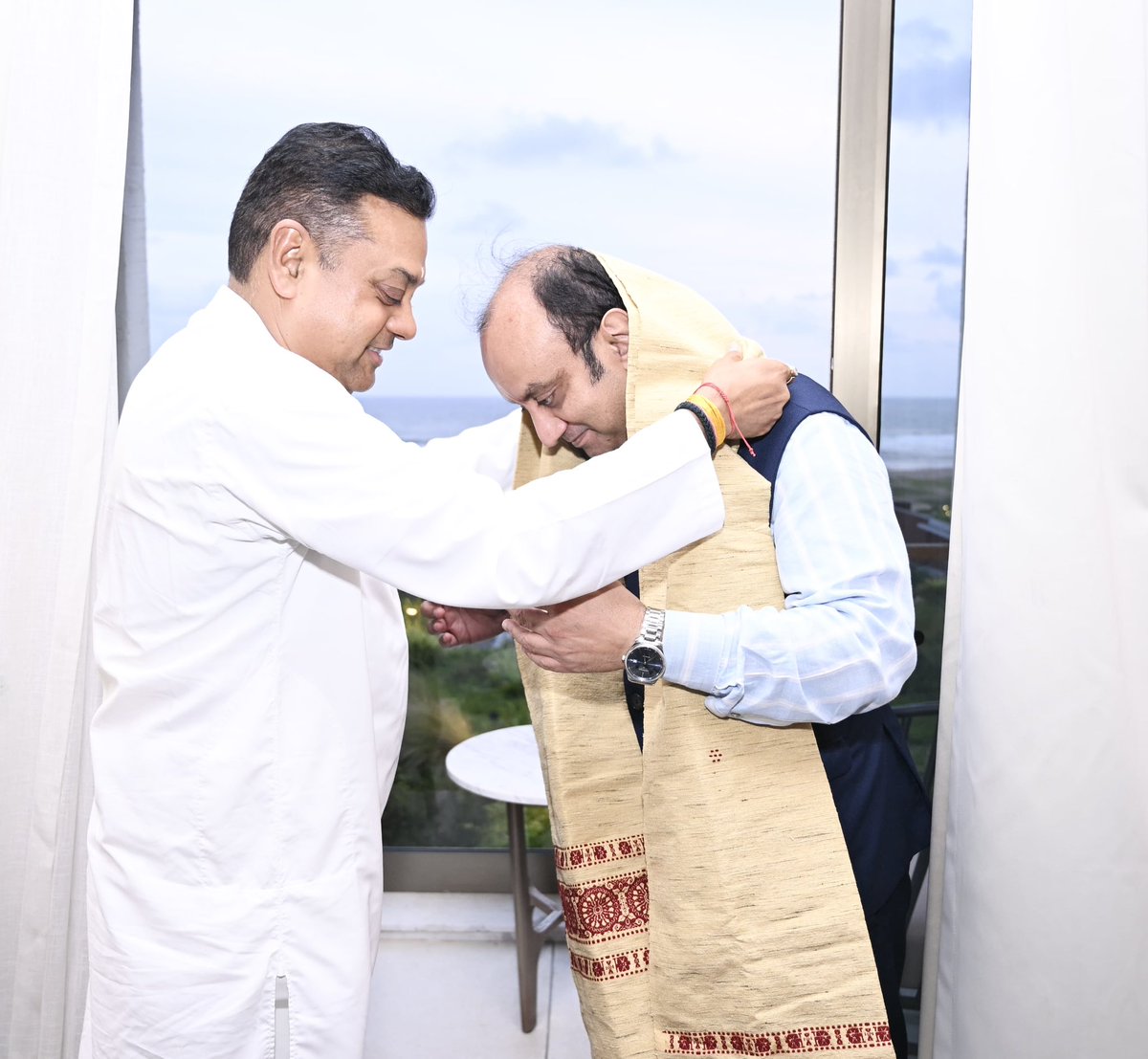 sambitswaraj's tweet photo. श्री जगन्नाथ धाम पुरी में पधारे भाजपा के हमारे साथी प्रवक्ता और राज्यसभा सांसद श्री @SudhanshuTrived जी से भेंट कर उनका स्वागत एवं अभिनंदन किया। https://t.co/J8TcGrTgc2