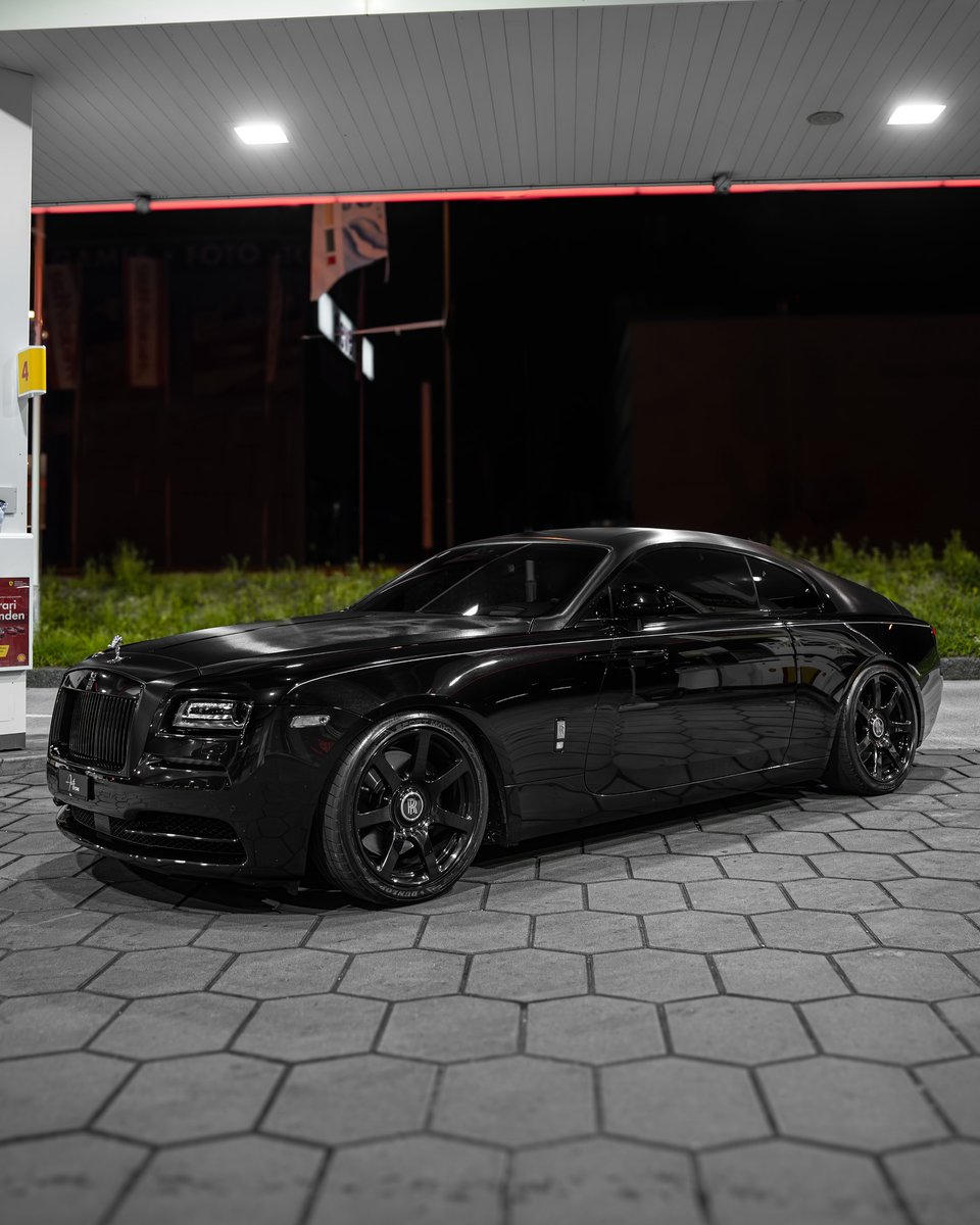 autochat360's tweet image. Black Rolls-Royce Wraith🔥