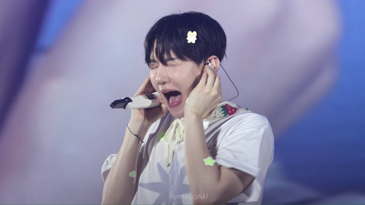 candybaek506's tweet photo. ๑´□`๑  백현이

2024                                                    2025
Lonsdaleite dot                              Reverie https://t.co/6VYjxquuHU