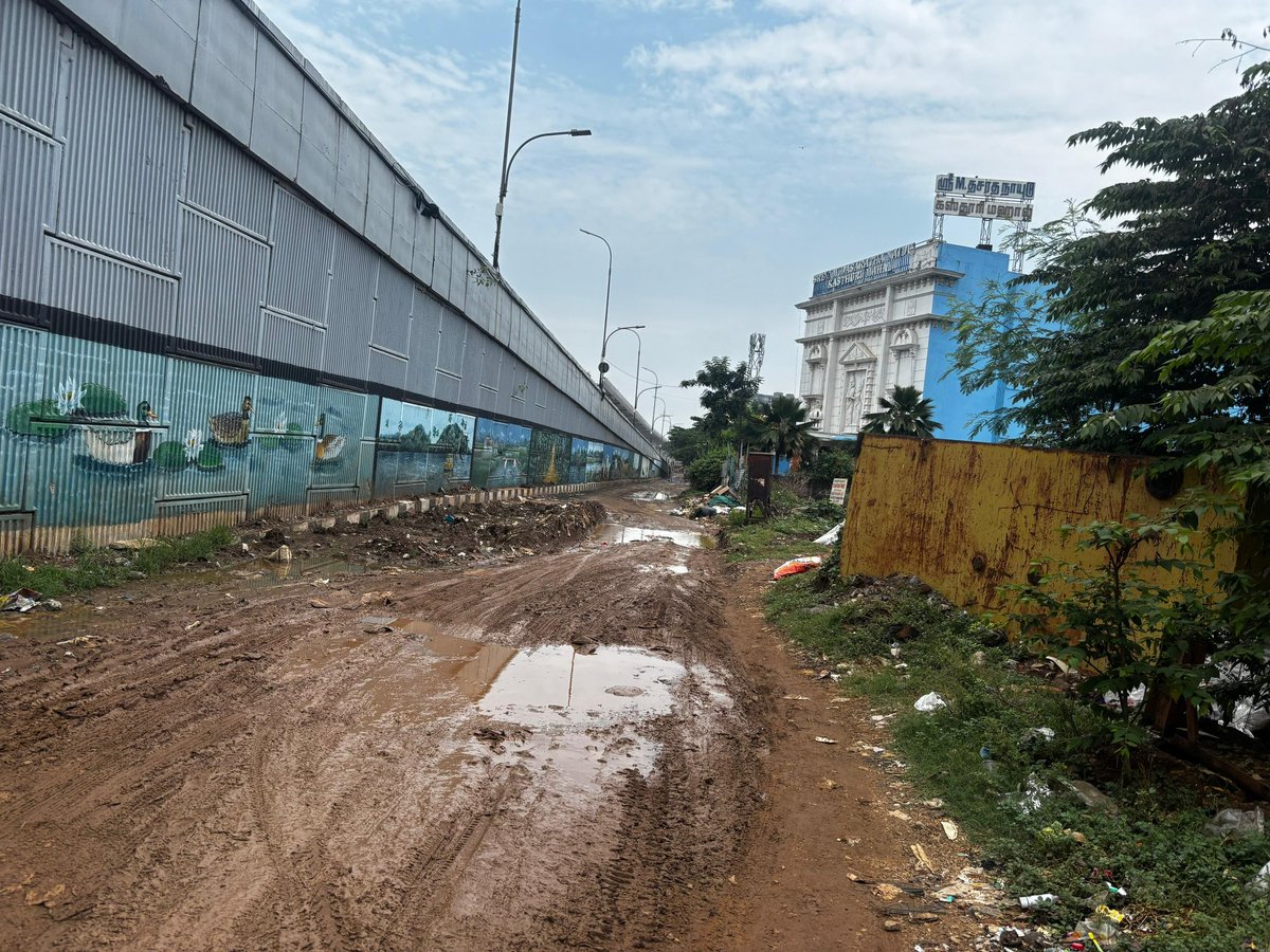 Condition of Grand Northern Trunk Road service lane beneath the Retteri Flyover in #Chennai. Tamil Nadu highways department in sleep mode.