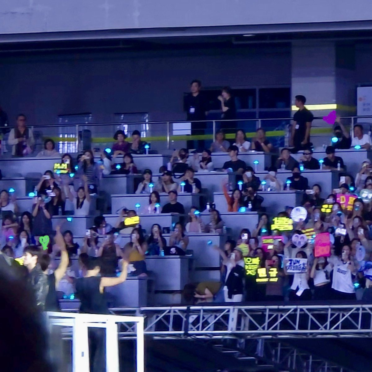 🐶👋 ♡ 🐱👋