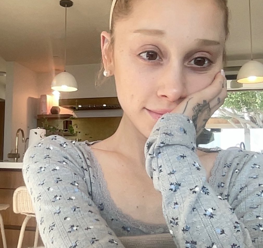 Ariana Grande Today ꕤ tweet media