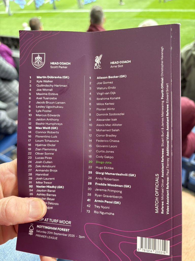 Class touch, as always Clarets 🫡 #twitterclarets #lfc