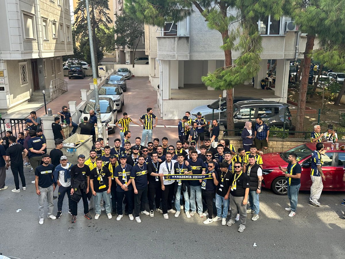 GÜÇLÜ KARADENİZ GÜÇLÜ UNIGFB!

Fenerbahçe’mizi trabzonspor maçı karşısında yalnız bırakmamak için Kadıköy’deyiz.

📍Sokak

#UNIGFB