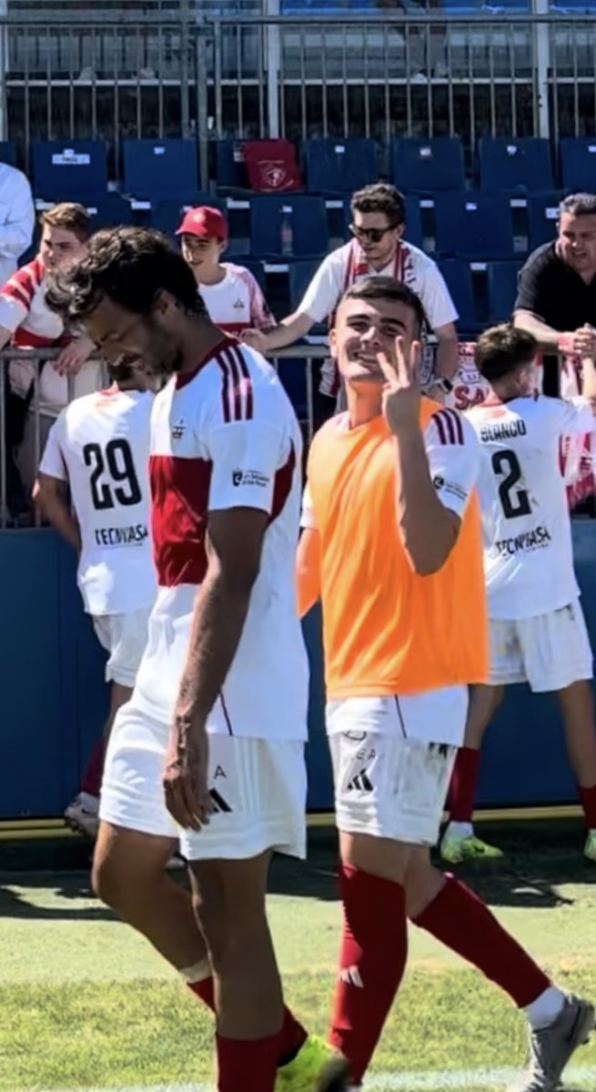 UDSanse's tweet photo. El intruso 😜 @PabloOlivares_6 

+3 https://t.co/5MTx1Q6Ukh