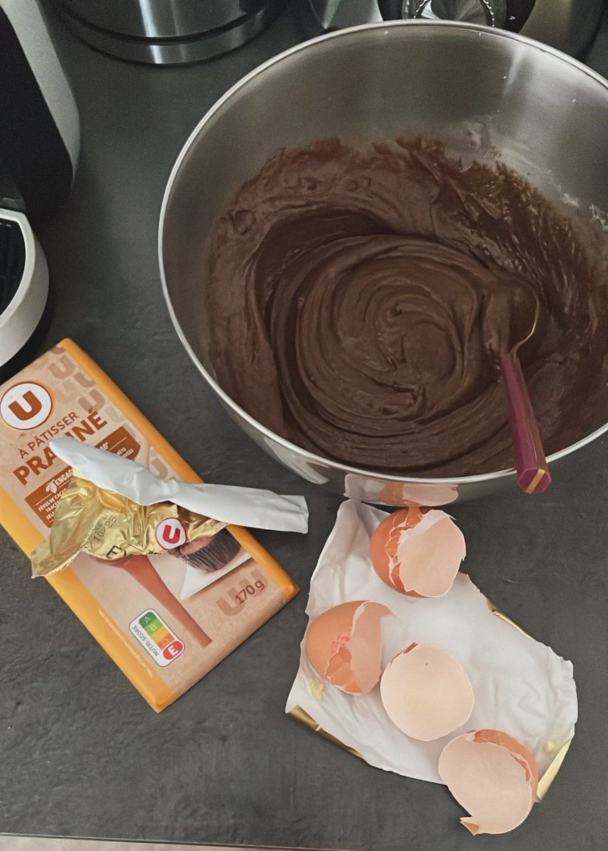Je fais un gâteau <a href="/papoleon_goat21/">Naïm 🇩🇿🇵🇭</a>
