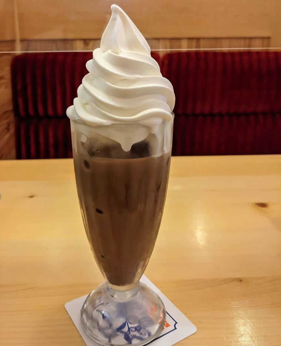 お彼岸前に父のお墓参りで
実家へ🚘
一人暮らしの母は
60代後半から膝が悪くてあまり長く歩けないので 
行った時に食品、日用品、衣料品…大量買出しに車で連れて行って支払いもしてあげます🛒
決して仲良くない母娘だけど😂
年に数回、唯一の親孝行かな☺️

ファミマのチョコプレッツェル👍